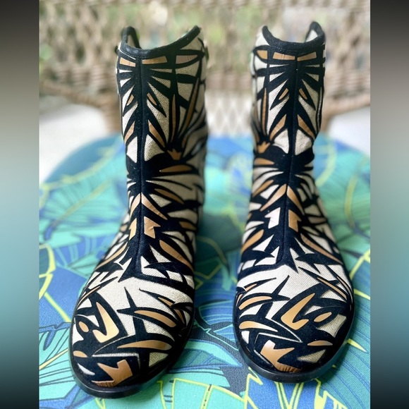 Jimmy Choo Black and Cream Patterned Ankle Boots - Picture 11 of 15